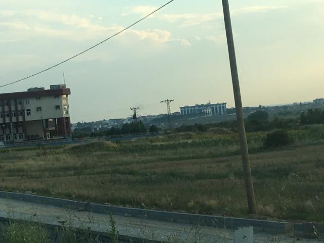 FEN BİLİMLERİ KOLEJİ KARŞISI YOLA CEPHELİ YENİ İMARDA 30.500 M2